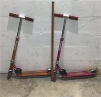 2 Vintage Razor Scooters U14G