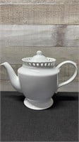 Godinger & Co 48oz Lace Edge Porcelain Tea Pot