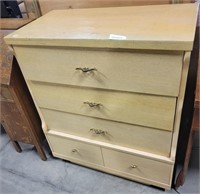 VTG. BLONDE WOOD CHEST OF DRAWERS