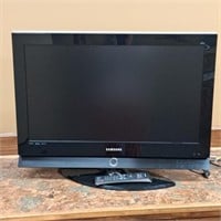 Samsung Flat Screen TV with Remote