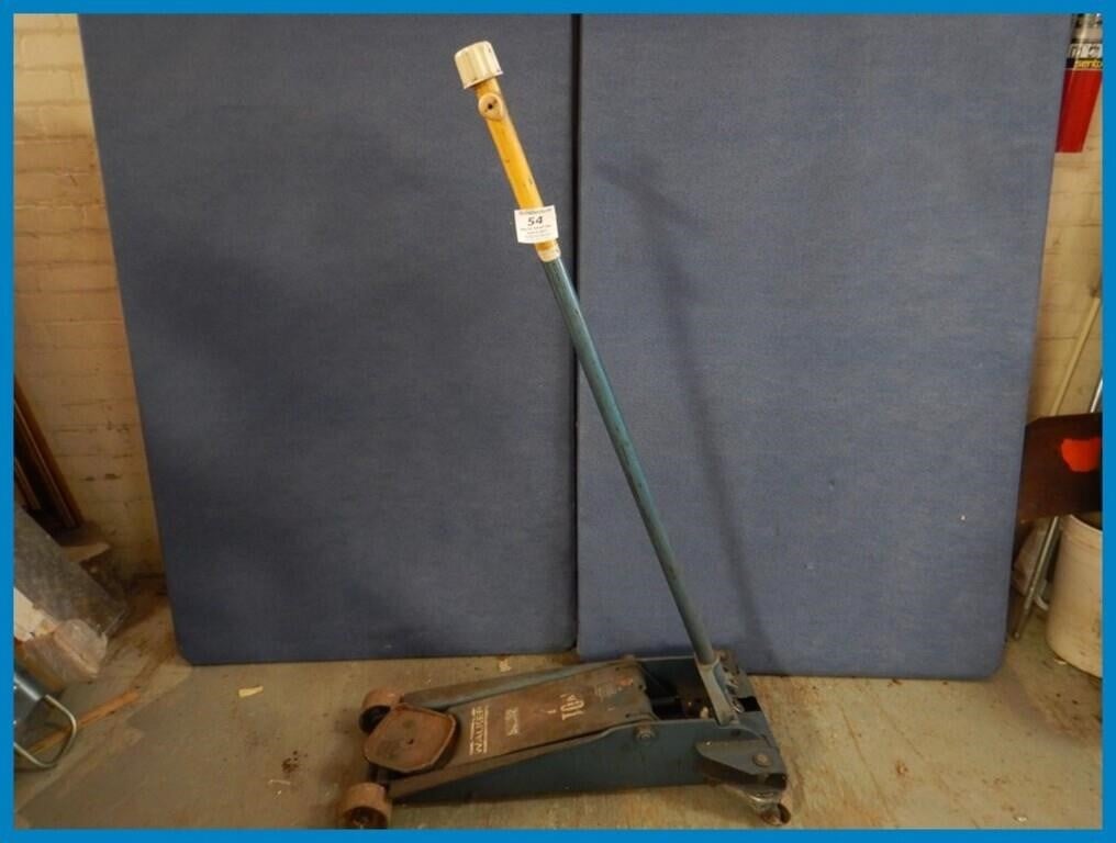 WALKER TWO TON MOVEABLE CAR JACK
