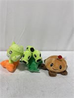 3 PACK OF STUFFED PLANTS VS ZOMBIES CHARACTERS
