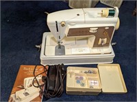 Singer Sewing Machine (Working Condition Unknown)