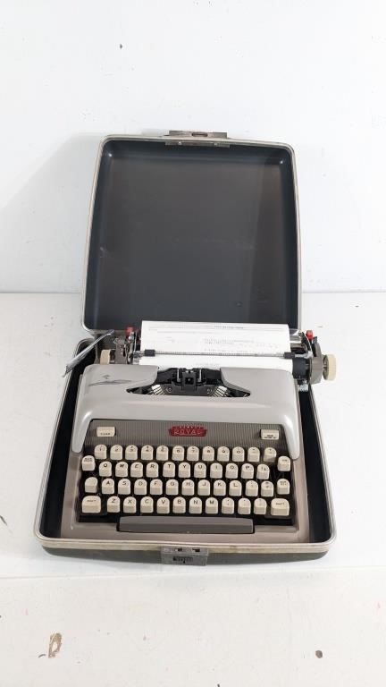 Vintage Royal Typewriter w/ Case