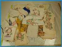 LARGE SELECTION OF VINTAGE DISH TOWELS