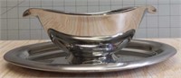 Stainless gravyboat with attached under plate