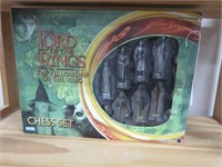 LORD OF THE RINGS CHESS SET