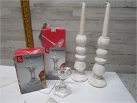 2 SETS OF CANDLEHOLDERS WITH CANDLES