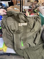 MILITARY STYLE CANVAS BAG / BLANKETS