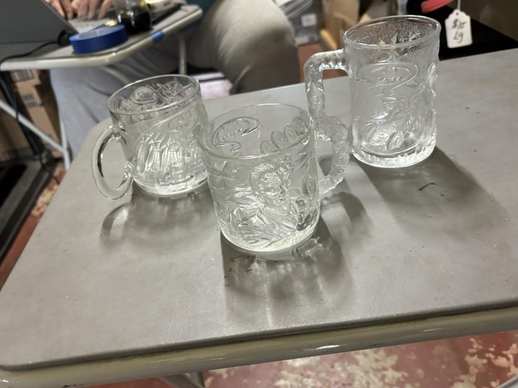 4 batman glass cups mcdonalds