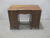 20"x 41.5"x 31" Vtg Desk See Info