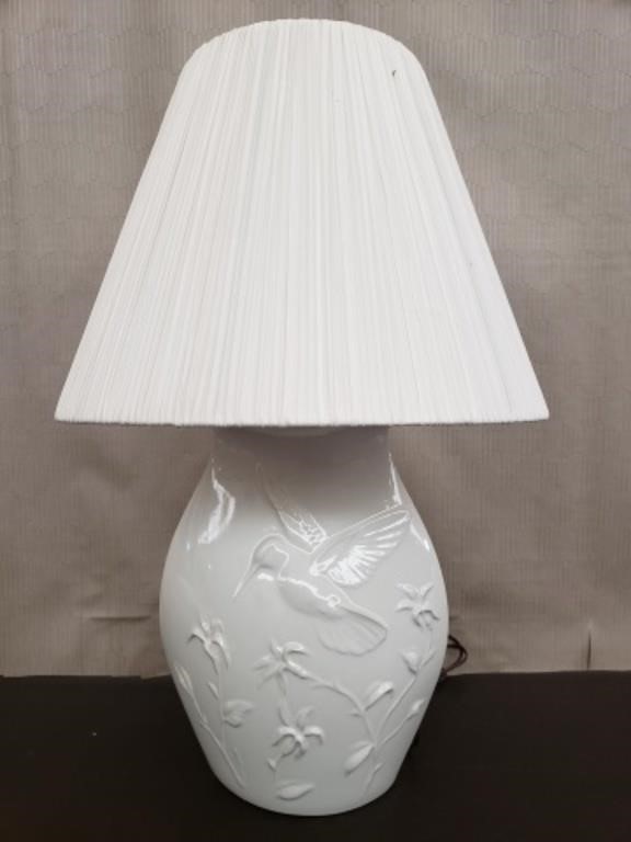 Pretty Hummingbird Table Lamp