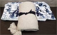 Life Comfort Blue/White Throw & New Hearth & Hand