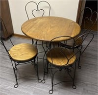 Twist Iron Ice Cream table and chairs, Excellent