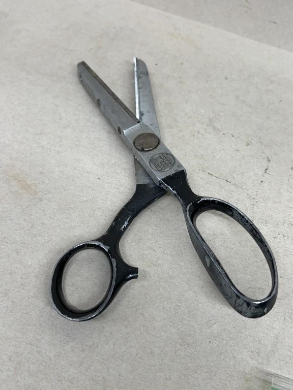 WISS brand model a pinking shears