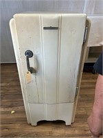 Antique General Electric Refrigerator AS-IS