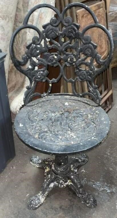 (1) Vintage Ornate Cast Iron Garden Chair
