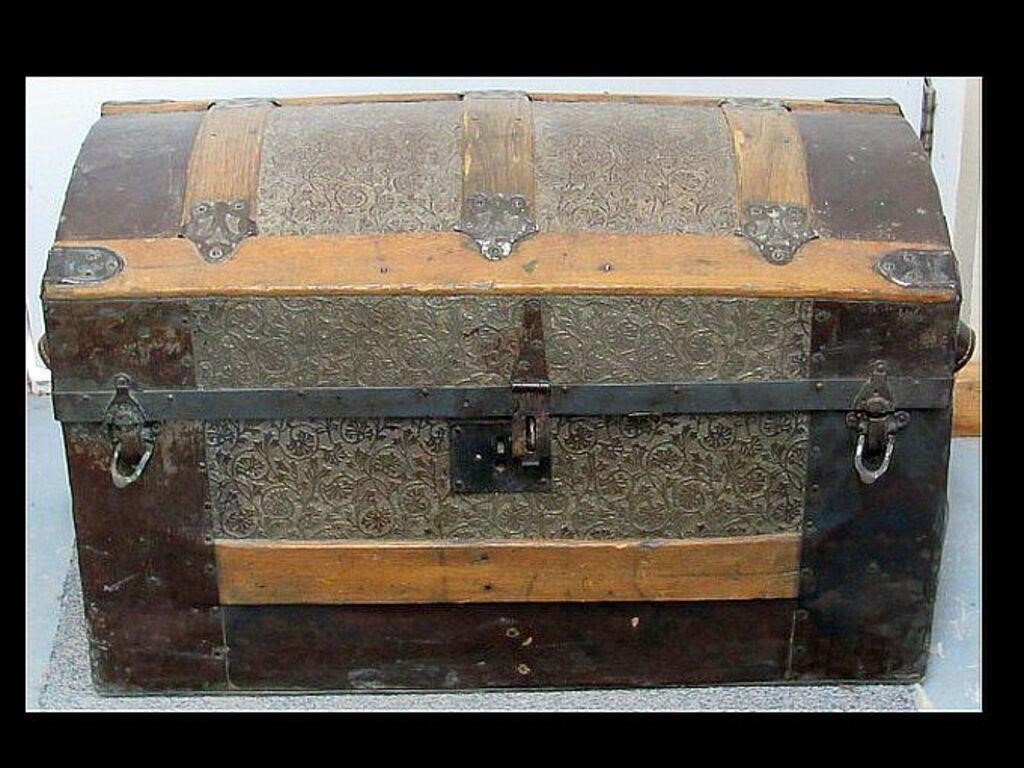 OLD DOME TOP TRUNK