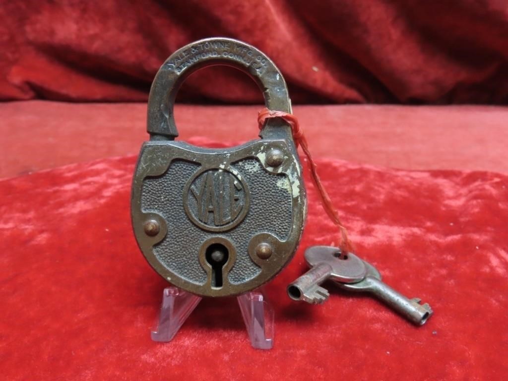 Old Brass Yale lock w/2 keys.