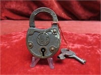 Old Brass Yale lock w/2 keys.