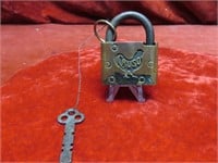 Brass Crusoe Rooster padlock w/key.