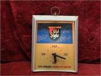 Vintage Old Style Beer lighted sign. Clock.