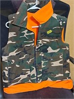 medium camo hunting vest