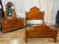 Lexington Victorian Sampler Queen Bed & Dresser