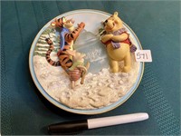 WINNIE THE POOK COLLECTIBLE PLATE