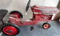 International Ertl No.404 Metal Toy Pedal Tractor