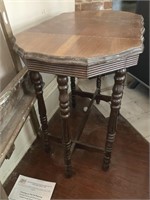 Vintage gateleg end table