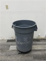 32 Gallon Garbage Can with Wheels
