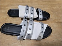 Simply Vera Wang sandals