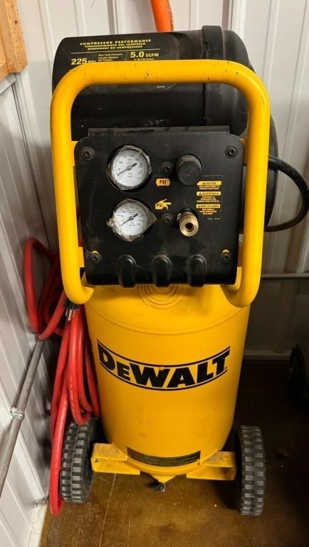 DeWalt Air Compressor 225 PSI  ( NS)
