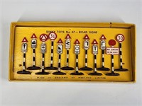 DINKY TOYS NO. 47 ROAD SIGNS W/ BOX
