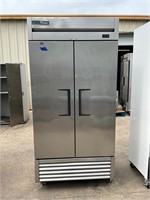 True T-35 commercial 2 door refrigerator