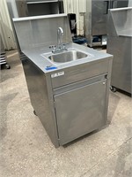 Qualserv portable sink with hot water heater