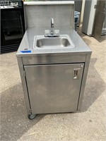 Qualserv portable sink with hot water heater