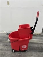 NEW Red Rubbermaid Wave Break Mop Bucket