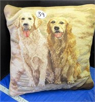 TAPESTRY-TYPE PR OF GOLDEN LABS PILLOW