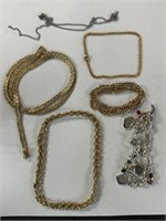 LOT OF MIXED NECKLACES