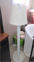 PEDESTAL WICKER LAMP