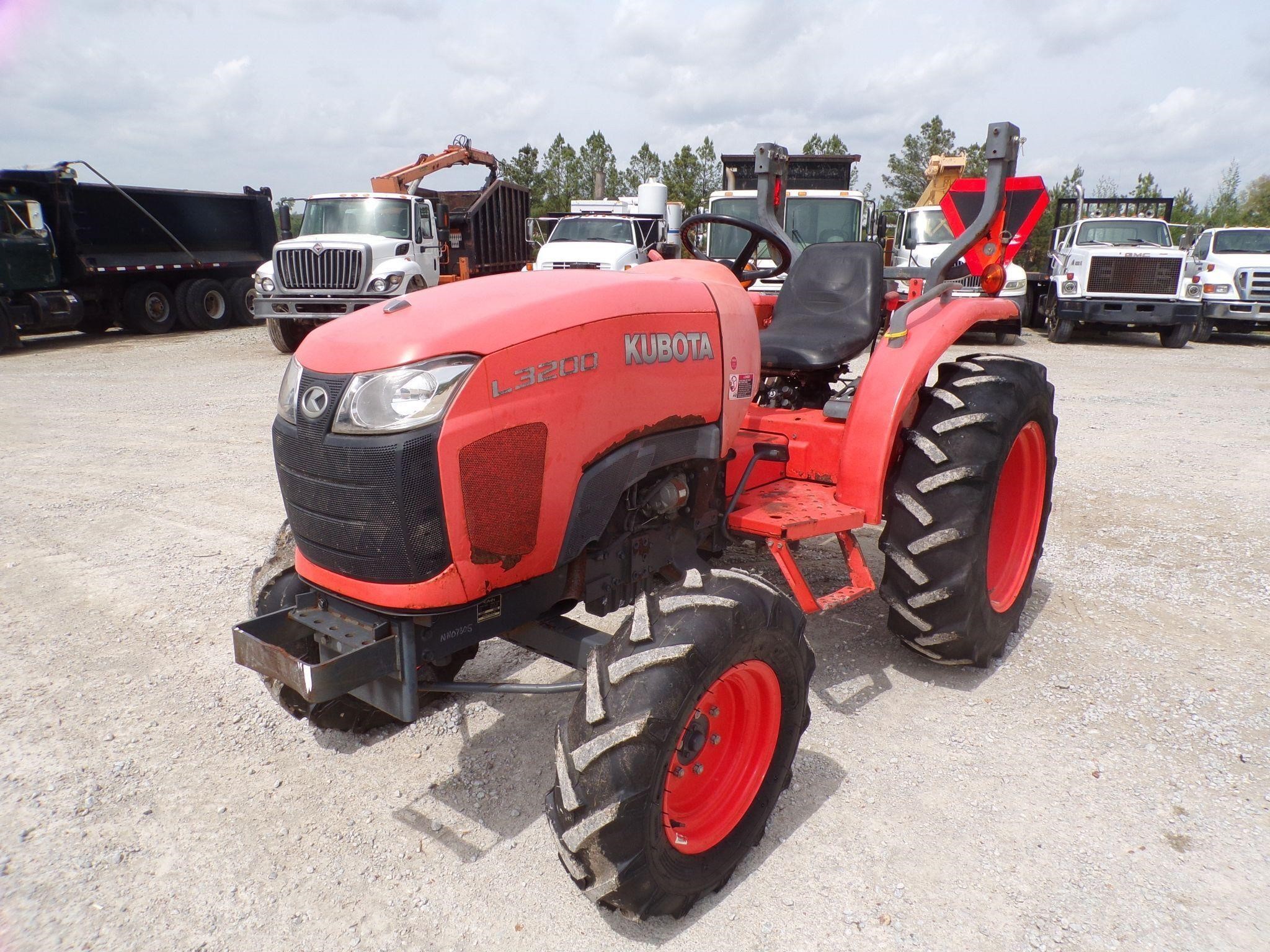 2013 KUBOTA L2300F UTILITY TRACTOR