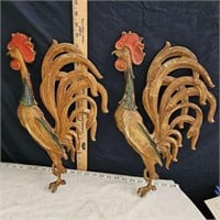 2 metal rooster plaques