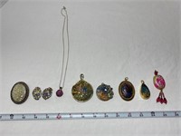 Necklace with interchangeable Lockets