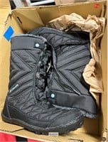 NEW Columbia size 4 Childrens boots in box