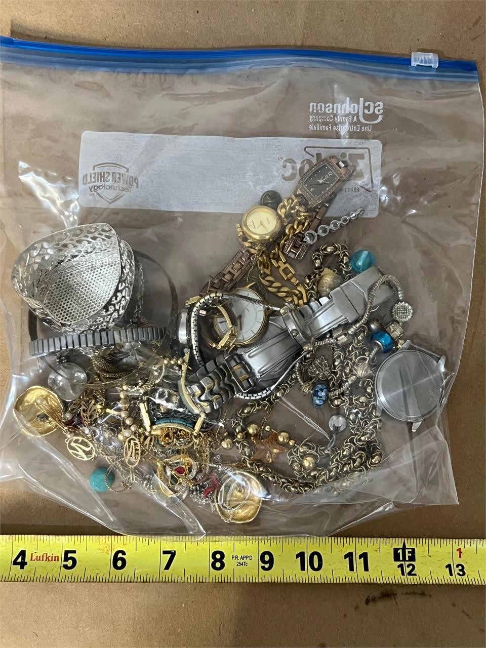 ASSORTED LOT OF COSTUME JEWELRY 1.2 POUNDS