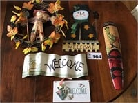 ASSORTMENT OF HOLIDAY SIGNS