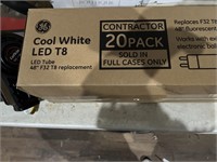 Contractor 20 pack of cool white 4 foot LED bulbs