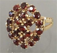 Vintage 9K gold ring set with garnets - 4.6 grams
